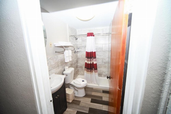 Relax Inn-Bradford image 12