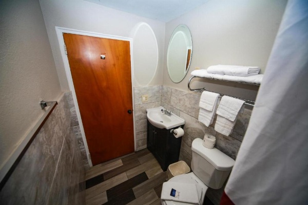 Relax Inn-Bradford image 16