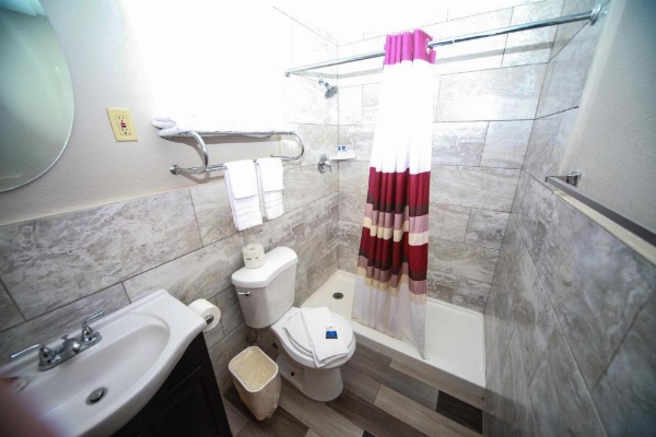 Relax Inn-Bradford image 17