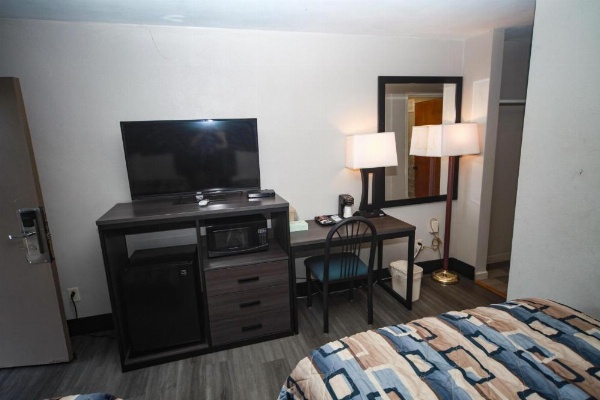 Relax Inn-Bradford image 20