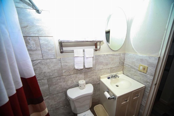 Relax Inn-Bradford image 23