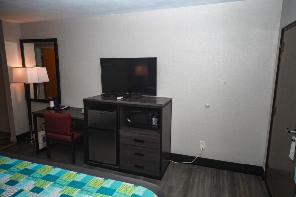 Relax Inn-Bradford image 24