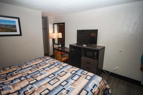 Relax Inn-Bradford image 29