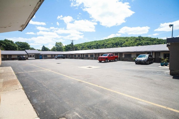 Relax Inn-Bradford Main image