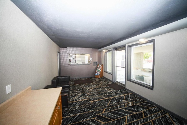 Relax Inn-Bradford image 5