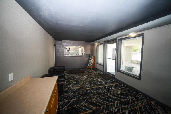 Relax Inn-Bradford image 8